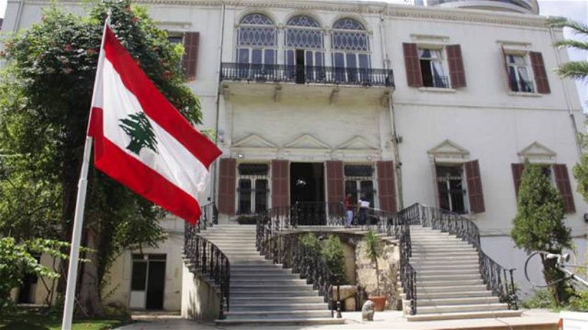 الخارجية اللبنانية تأكد عدم جواز حرق أي علم لأي دولة