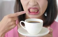 نصيحة لحماية أسنانك من لون القهوة