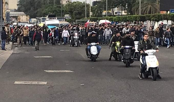 مسيرة طلابية تجوب ساحل المتن في هذه الاثناء