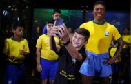 بالفيديو ـ الكشف عن تمثال أسطورة الكرة البرازيلية بيليه !