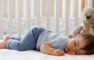 هكذا تساعدين طفلك على النوم أكثر خلال الليل