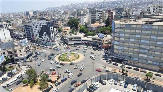 محتجون القوا الحجارة على مصرف بيت التمويل العربي في طرابلس