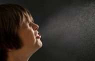 بالفيديو ـ هكذا قد تتسبب عطسة بنشر فيروس كورونا