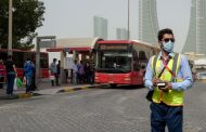 البحرين تخفف قيود كورونا وتفتح المتاجر والصناعات