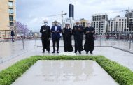 بالصور- الحريري يزور ضريح والده برفقة دريان بعد صلاة العيد