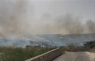 حريق كبير في بلدة عبا الجنوبية لامس عددا من المنازل