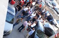 محتجون نفذوا اعتصاما أمام مبنى قناة الجديد احتجاجا على التعرض للدولة العثمانية خلال برنامج تلفزيوني بثته ليل أمس