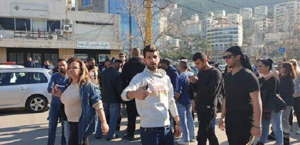 إصابة ضابط من قوى الامن جراء رشق الحجارة امام سرايا جونية