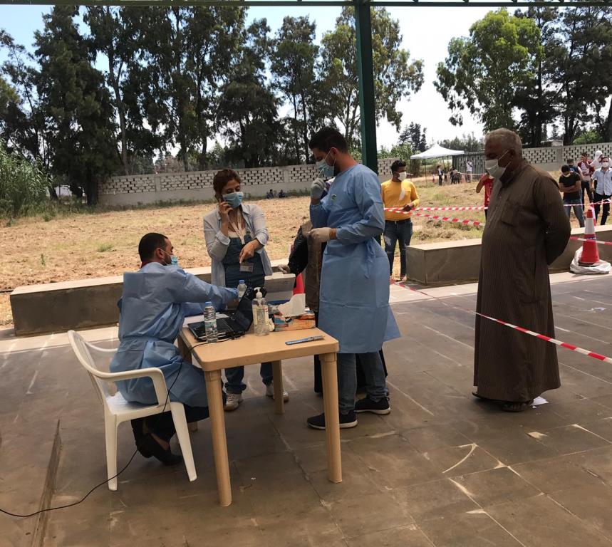 فحوص PCR لنازحين سوريين في خراج بلدة تلحياة سهل عكار