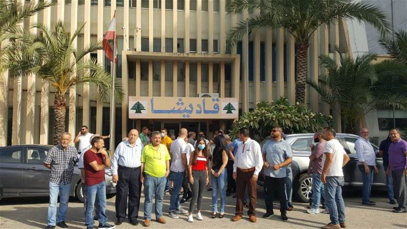 اعتصام لعمال كهرباء قاديشا احتجاجًا على صرفهم بشكل مفاجئ