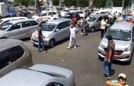 سائقو سيارات الأجرة أغلقوا تقاطع ايليا احتجاجا على تردي الأوضاع