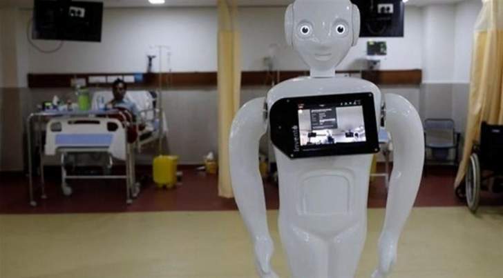 روبوت يساعد مرضى كورونا على التواصل مع ذويهم