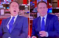 بالفيديو ـ مذيع قناة BBC يظهر بوضع محرج مباشرة أمام الكاميرا