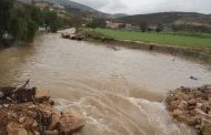 قطع بعض الطرقات في قرى الزهراني بسبب غزارة الأمطار وانسداد المجاري