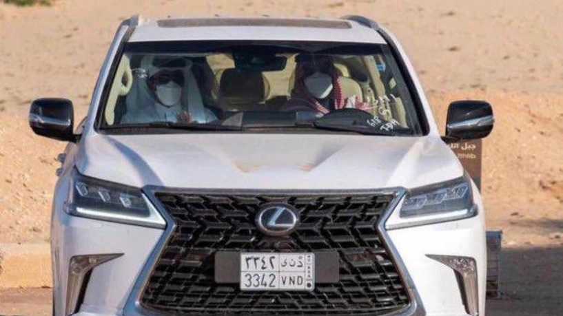 صورة وفيديو يشعلا مواقع التواصل.. محمد بن سلمان يصطحب أمير قطر بجولة في العلا