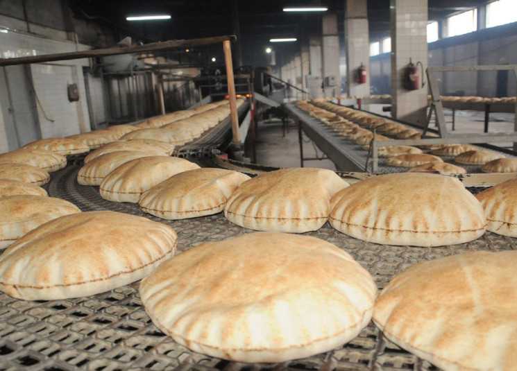 وزارة الاقتصاد حددت سعر ربطة الخبز بـ4000 ليرة بالفرن و4250 بالمتجر