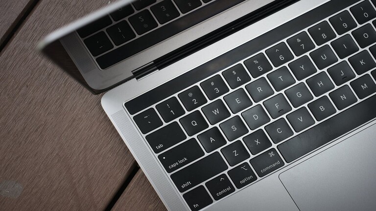 آبل أمام القضاء مجددا بسبب حواسب MacBook