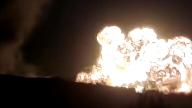 انفجارات ناجمة عن استهداف حراقات النفط في ريف حلب