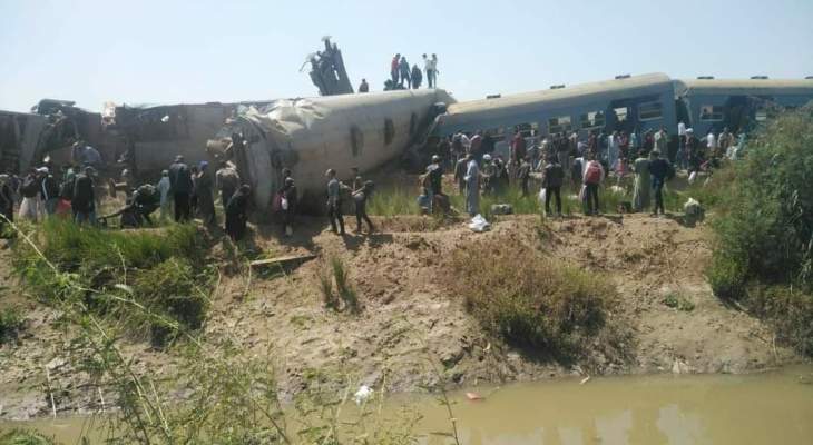 مصر: 32 قتيلاً و66 جريحاً في حادث تصادم قطارين