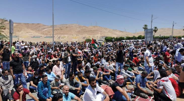 أردنيون احتشدوا بمنطقة الكرامة قرب الحدود مع فلسطين نصرةً للشعب الفلسطيني