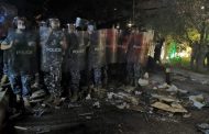 عودة المواجهات بين المحتجين والقوى الأمنية أمام منزل فهمي وتجدد رمي القنابل المسيلة للدموع