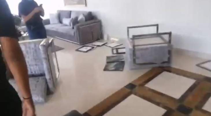 عدد من المحتجين اقتحموا منزل النائب طارق المرعبي في بيروت