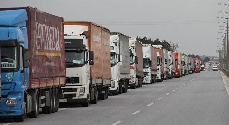 الأناضول: 63 شاحنة أممية محملة بمساعدات إنسانية عبرت تركيا باتجاه إدلب وريفها