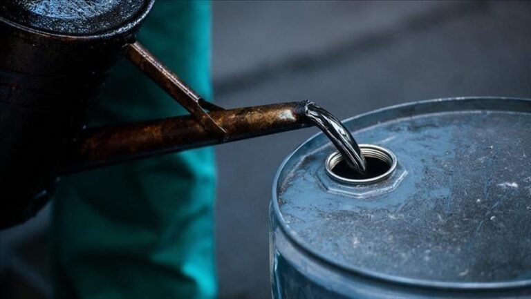 النفط يستقر بعد هبوط بفعل مخاوف من الإفراج عن مزيد من الاحتياطيات الأميركية
