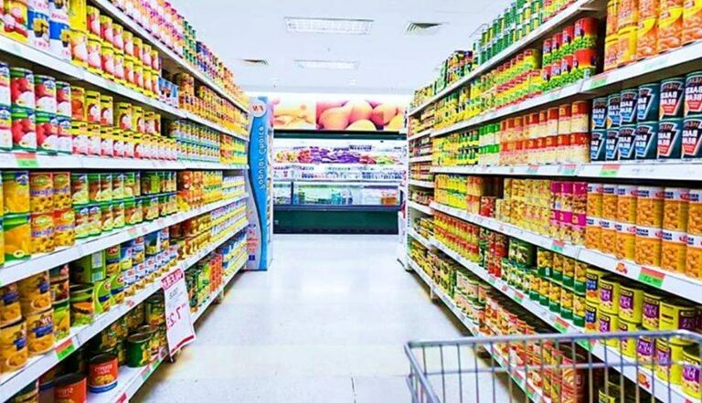 نقابة مستوردي المواد الغذائية: الشركات بدأت بتقديم لوائح أسعار تتماشى مع انخفاض الدولار