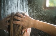 هل الاستحمام بالماء البارد يخفض الكوليسترول؟