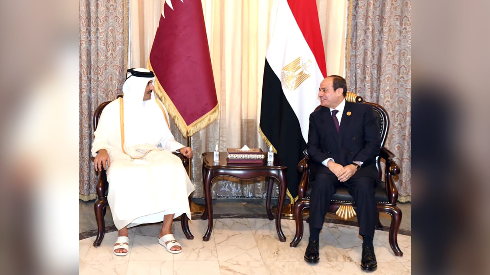 للمرة الأولى بعد سنوات من القطيعة... أمير قطر في مصر