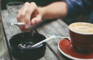 ما سر ارتباط القهوة بالتدخين؟