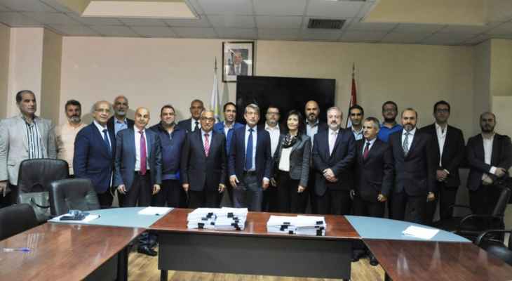 فياض: توقيع عقود مع 11 شركة من القطاع الخاص لبناء محطات إنتاج الكهرباء من الطاقة الشمسية