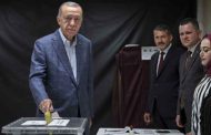 أردوغان أدلى بصوته بالانتخابات التركية: لا مشاكل بالتصويت وآمل بأن تكون النتيجة جيدة لمستقبل البلاد
