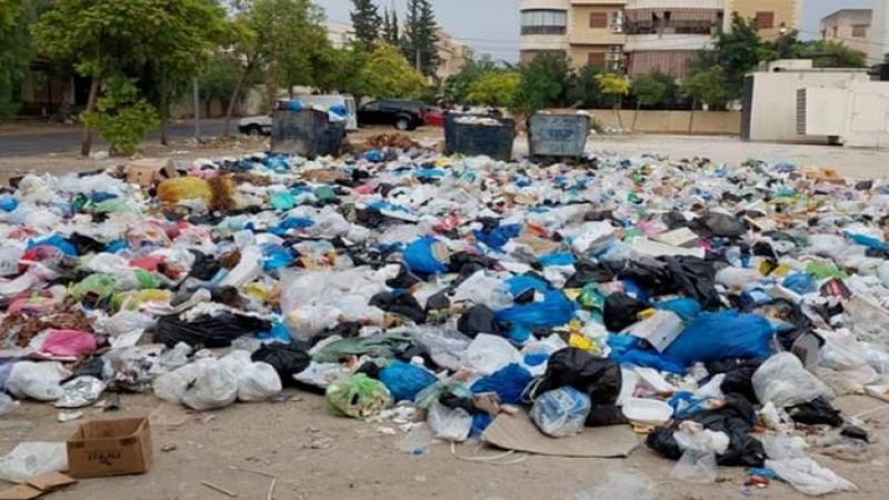 قطع طريق عام الهلالية شرق صيدا احتجاجا على تكدس النفايات