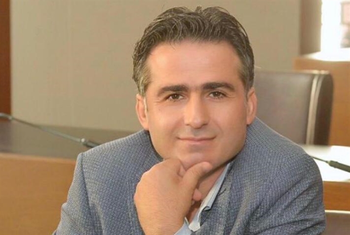 حمية التقى ابو الحسن وتابعا موضوع انهيارات الاتربة والصخور على بعض الطرقات الجبلية